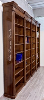 Libreria in stile classico da studio o biblioteca realizzata in legno massello con capitelli intagliati